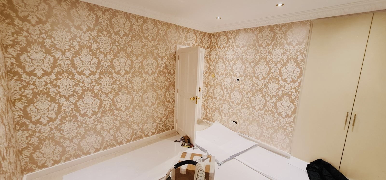 Painting, Decorating & Wallpapering project by KTCS Construction in Harrow & London — Wallpaper